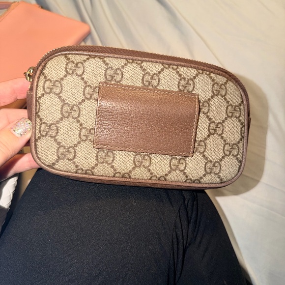 Gucci Brown and Beige Zip Pouch - Picture 4 of 6